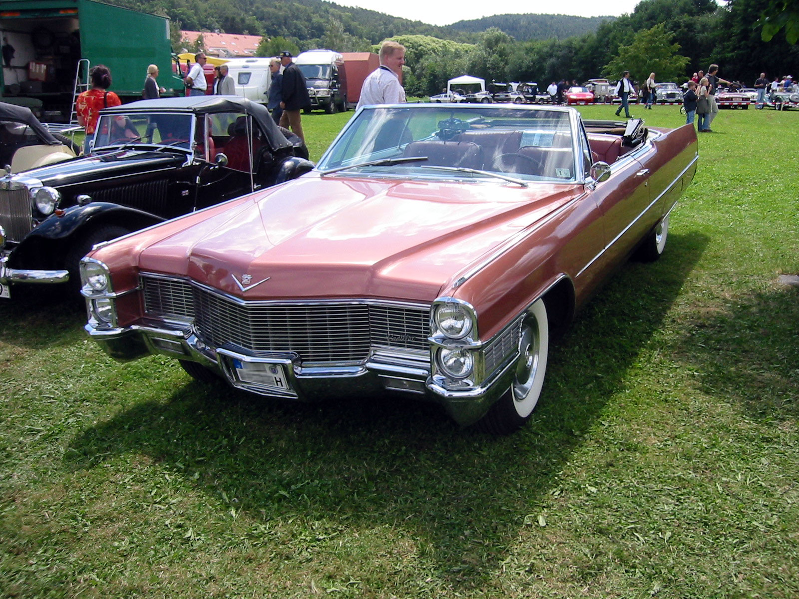 Cadillac DeVille Convertible: 2 фото