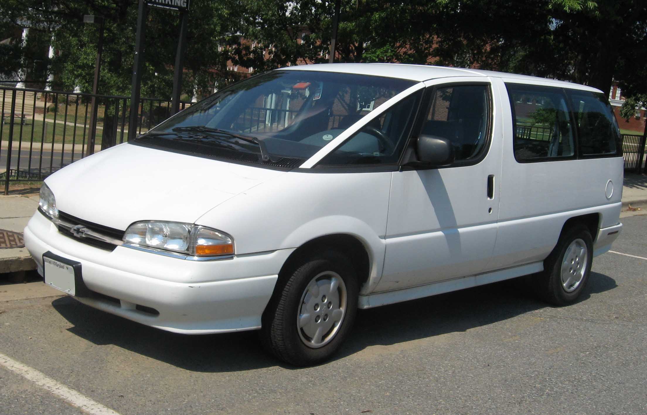 Chevrolet Lumina APV: 6 фото