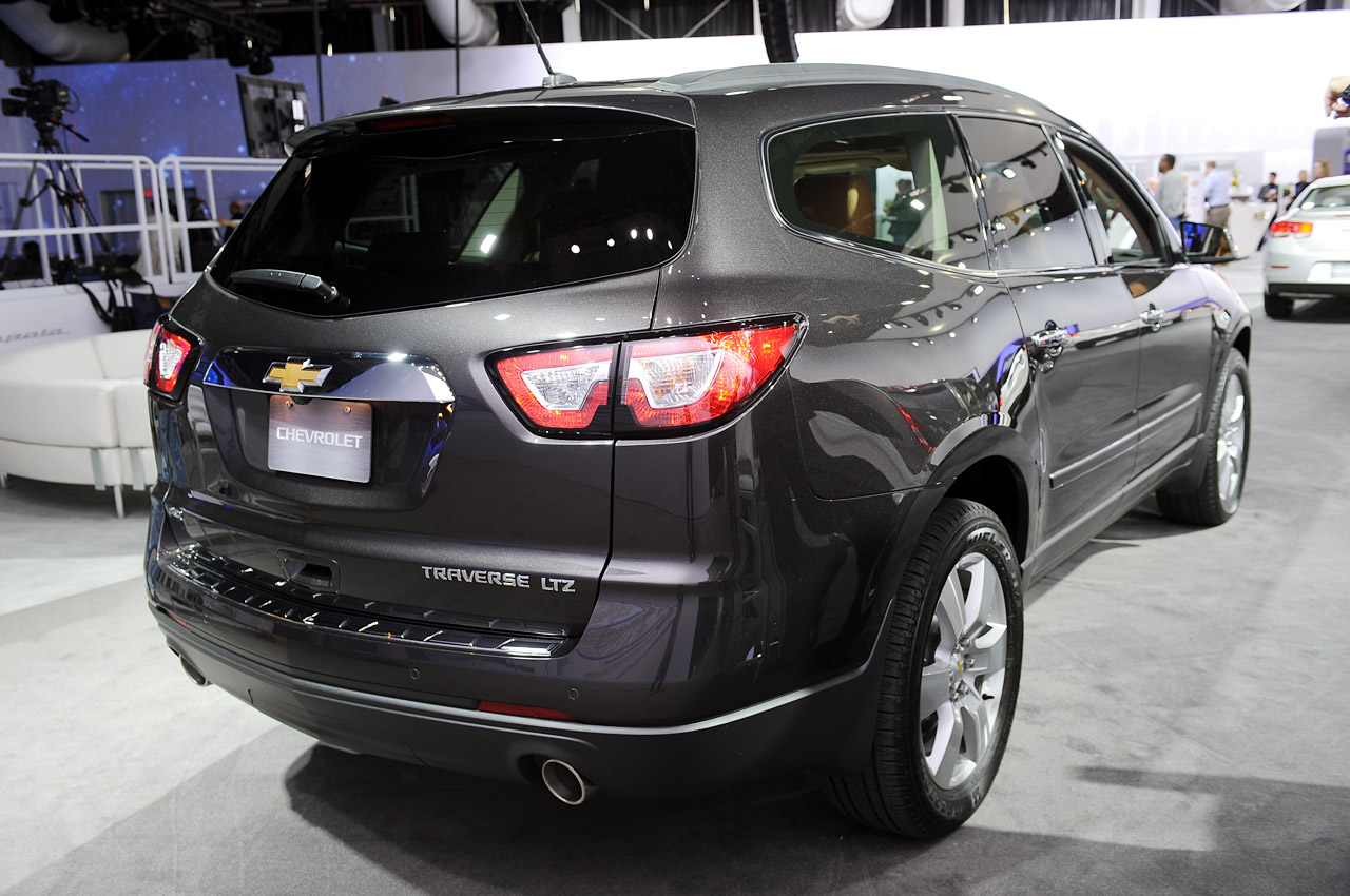 Chevrolet Traverse: 11 фото