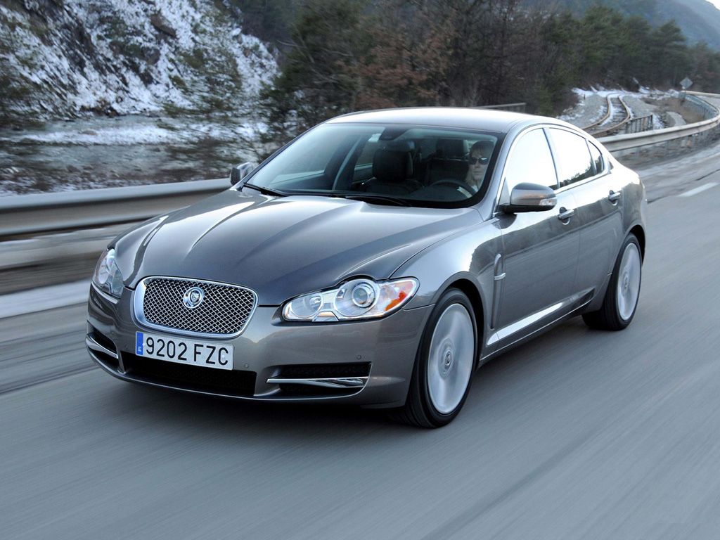 Jaguar XF: 8 фото