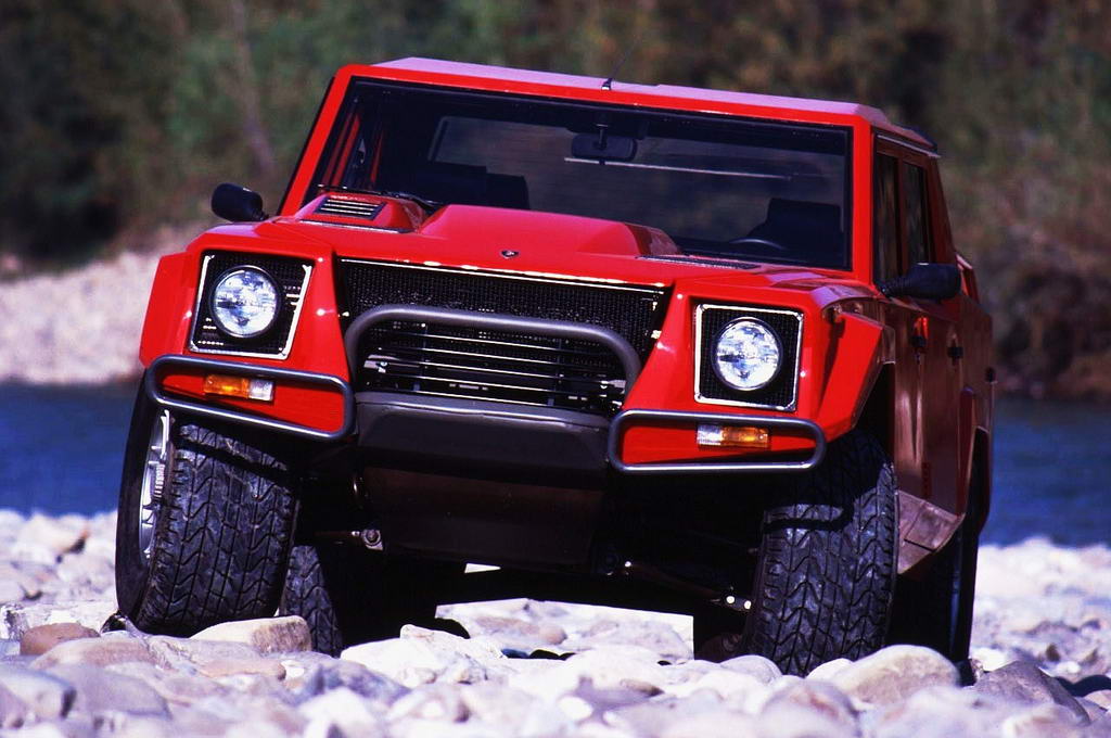 Lamborghini LM-004: 9 фото