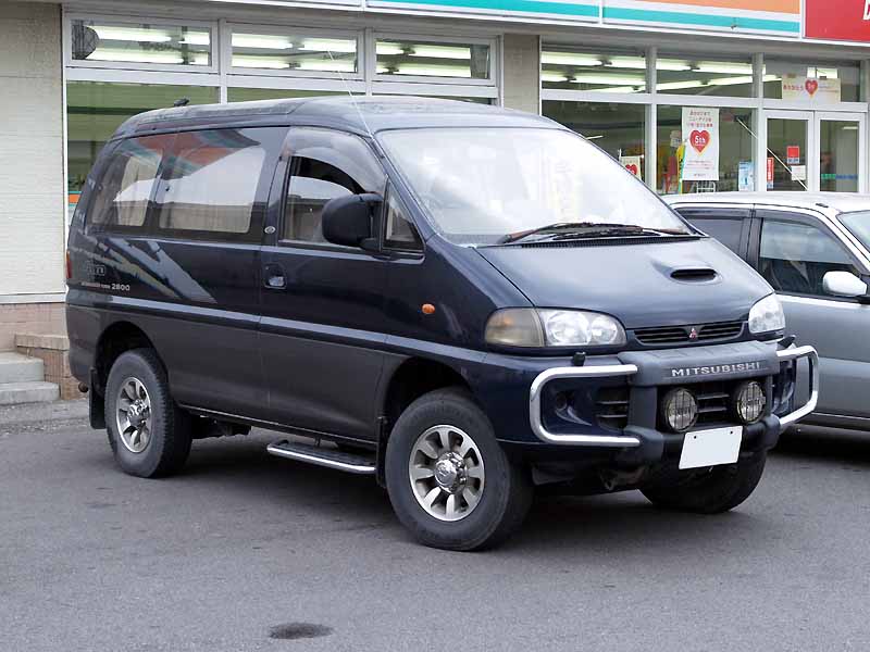 Mitsubishi Delica Space Gear: 2 фото