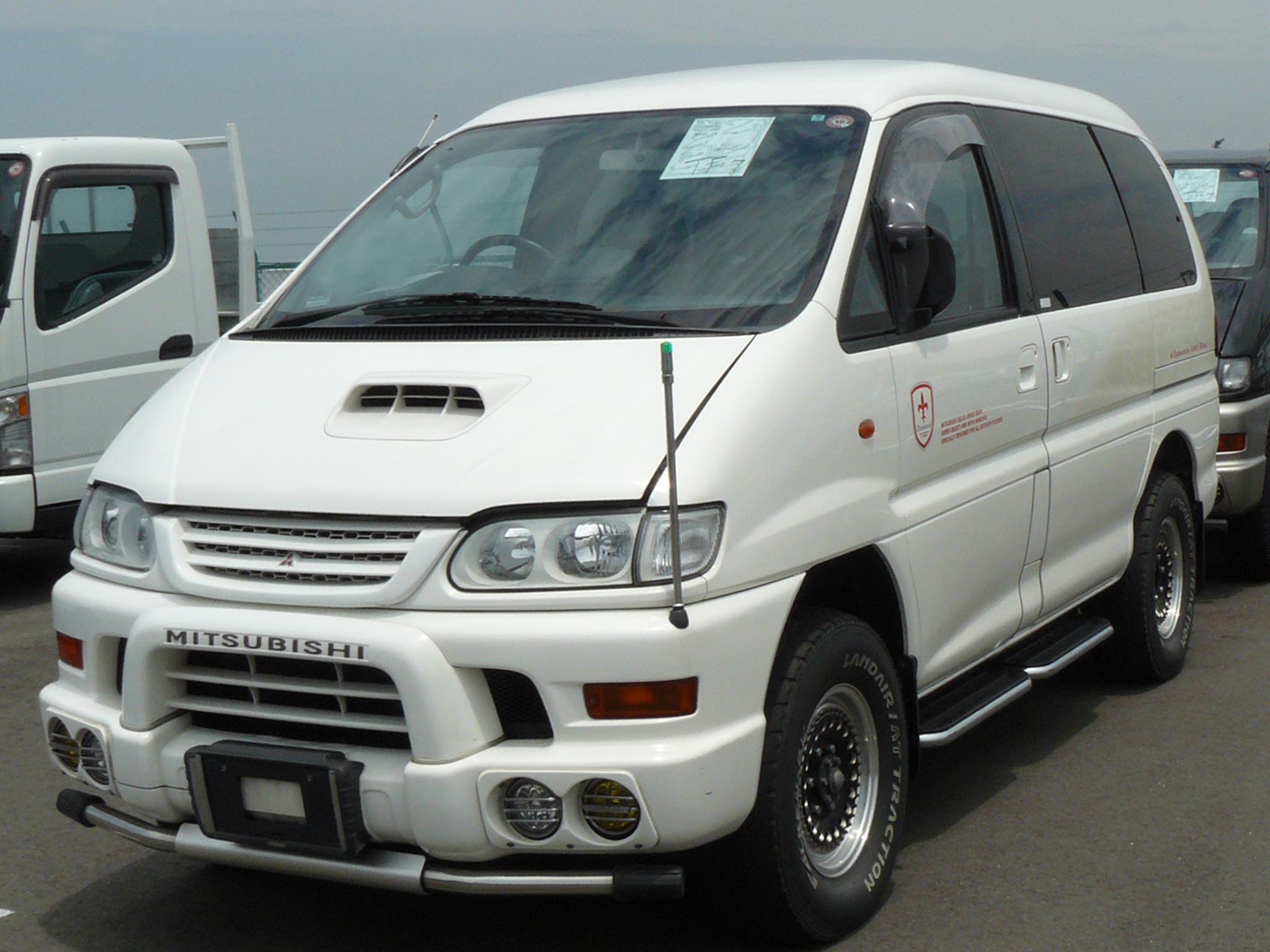 Mitsubishi Delica Space Gear: 3 фото