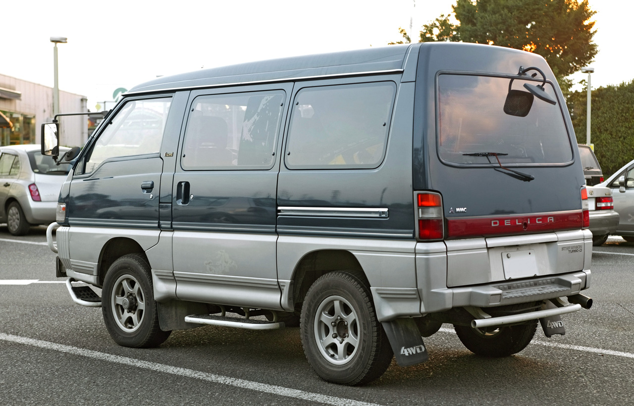 Mitsubishi Delica: 12 фото