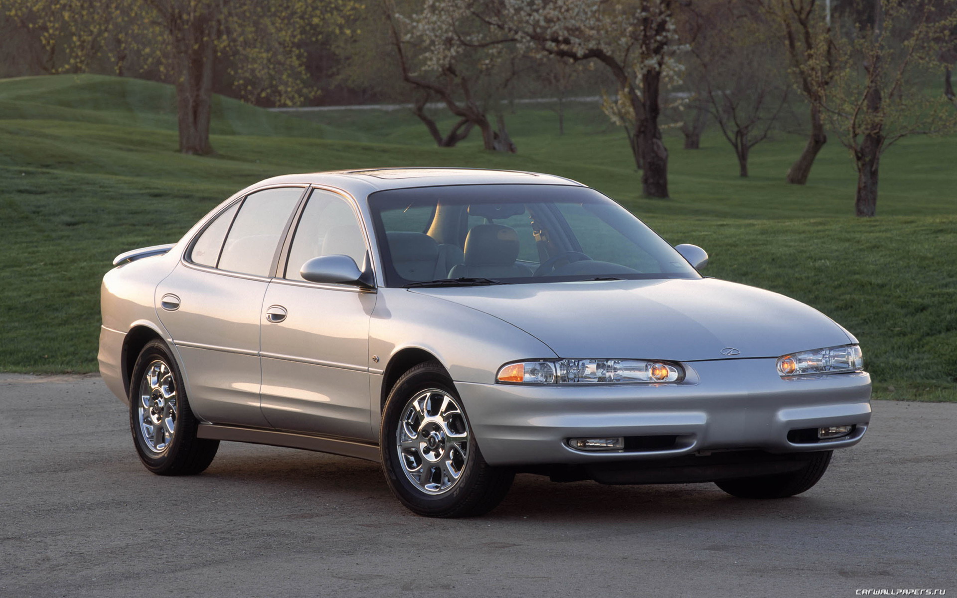 Oldsmobile Intrigue: 9 фото