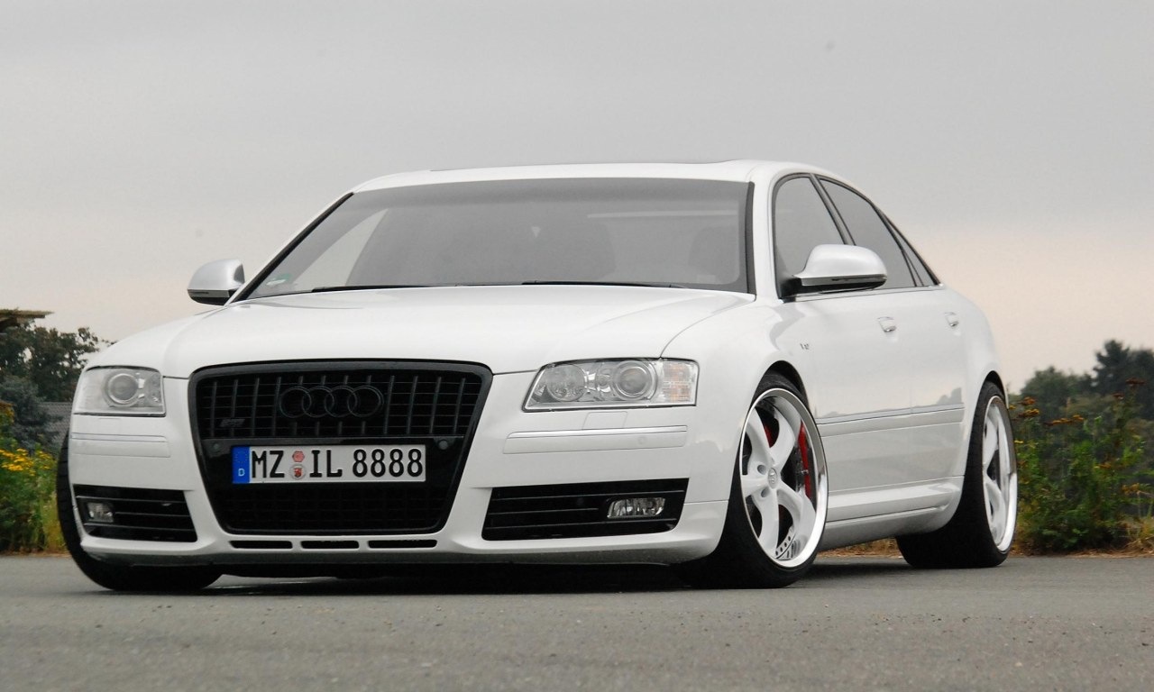 Audi S8: 7 фото