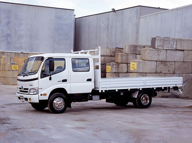 HINO 300: 9 фото