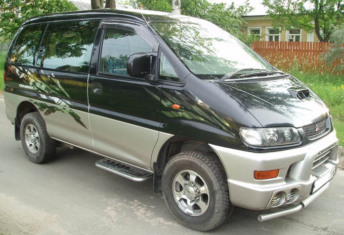 Mitsubishi Delica II: 3 фото