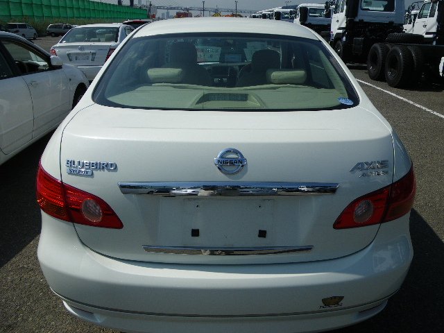 Nissan Bluebird Sylphy: 4 фото