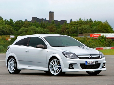 Opel Astra OPC: 9 фото