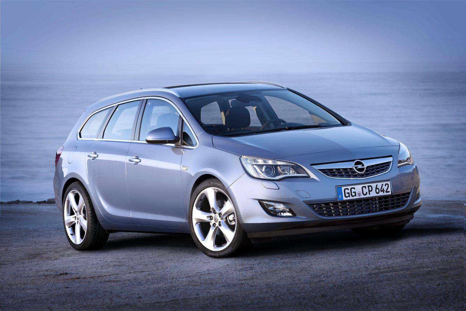 Opel Astra Sports Tourer: 6 фото