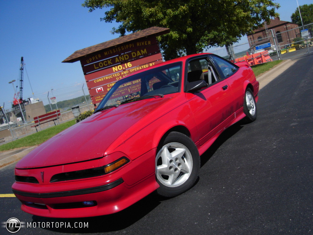 Pontiac Sunbird: 3 фото