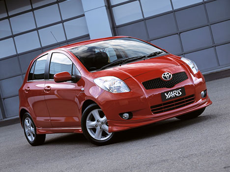 Toyota Yaris: 12 фото